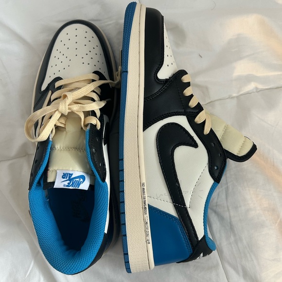 Jordan 1 Retro Low OG SP
Fragment x Travis Scott
– Size 10 - Picture 3 of 6